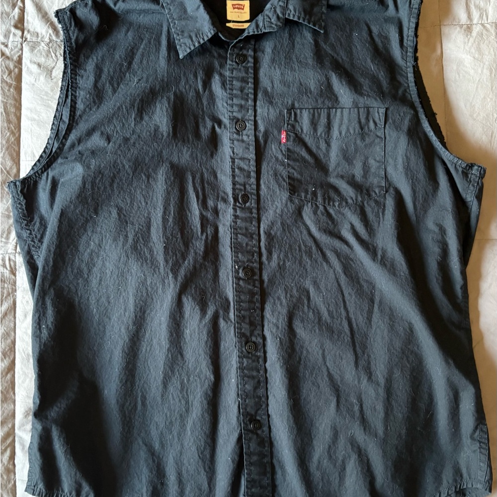 Men’s Sleeveless cut off button down shirt size L
